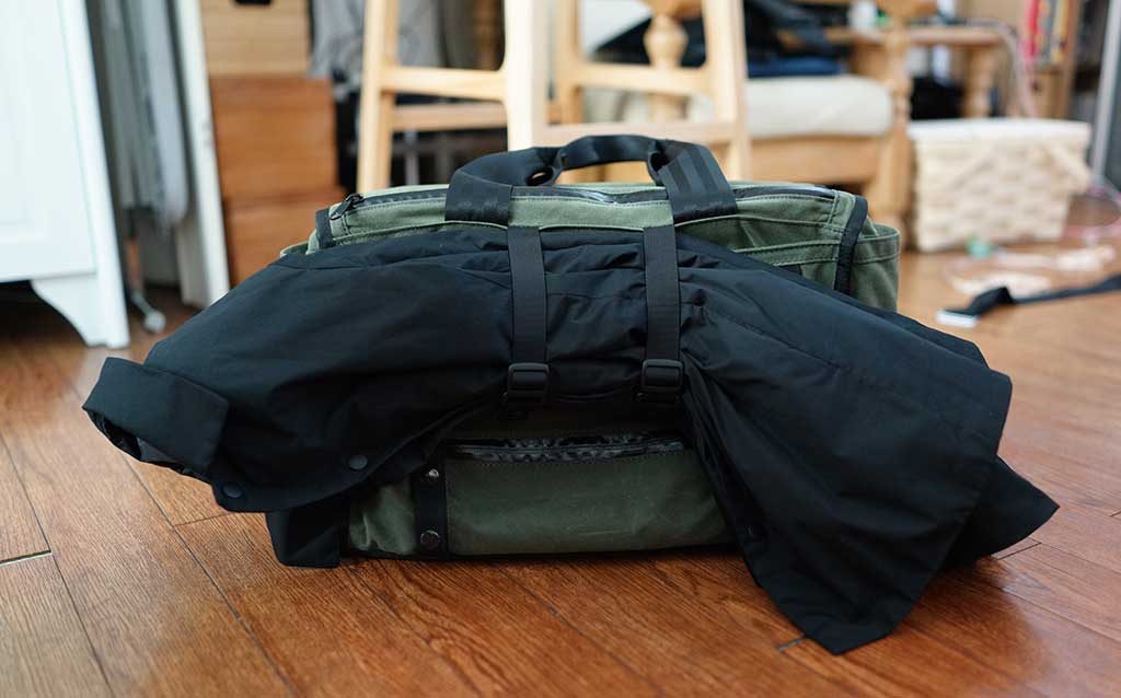 Mission Workshop Transit duffle bag review - Urban Carry